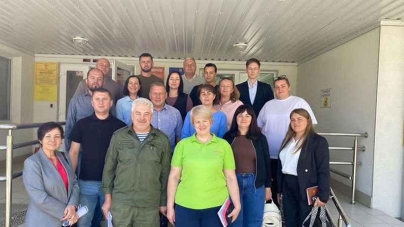 Групове фото учасників програми реабілітації ветеранів медичного центру Іоаннів.